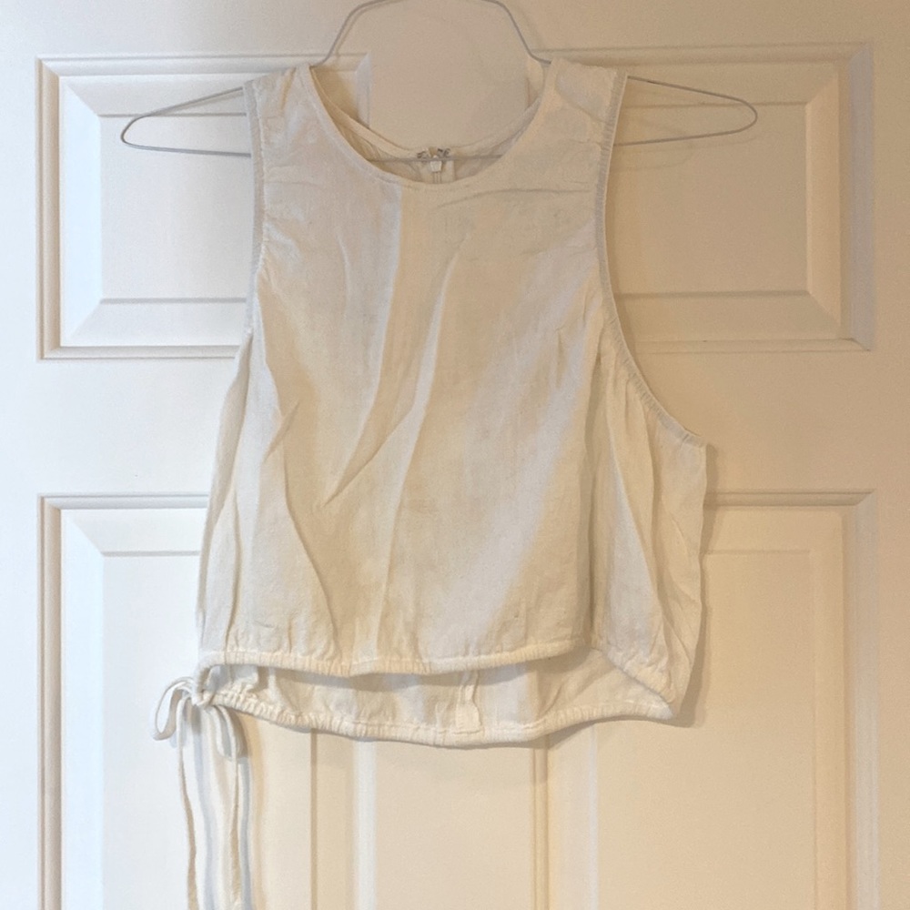 Forever 21 white linen crop tank top. Back zipper